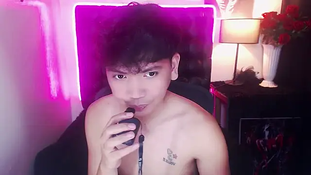Snapshot of Asianbluefuckerrrr chatting on September 22, 5:53 am Asianbluefuckerrrr online show from September 22, 5:53 am