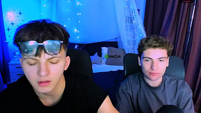 travis wolf  online show from December 13, 8:47 pm