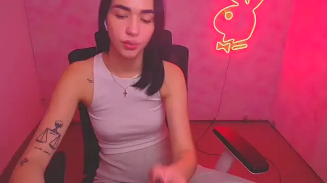 Snapshot of Bella_Night4 chatting on October 4, 6:22 am Bella Night4 online show from October 4, 6:22 am