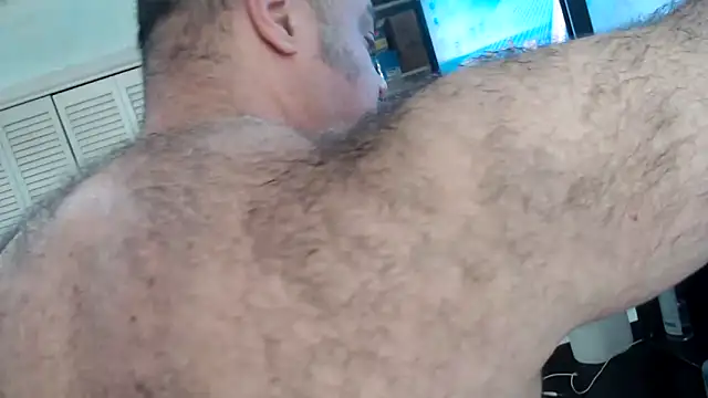 Snapshot of bullmusclejoe chatting on November 23, 11:37 pm bullmusclejoe online show from November 23, 11:37 pm