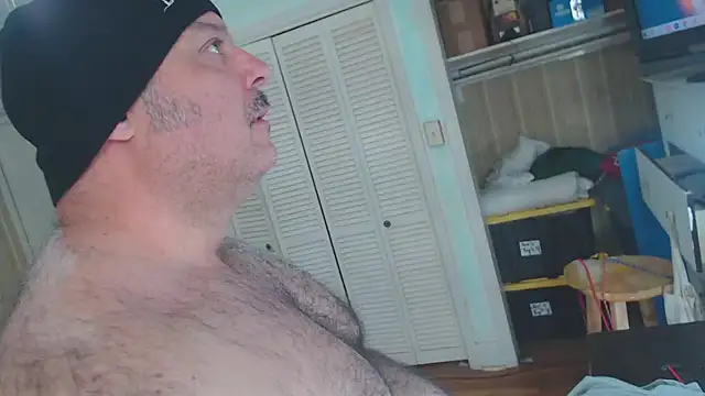 Snapshot of bullmusclejoe chatting on January 11, 12:04 am bullmusclejoe online show from January 11, 12:04 am