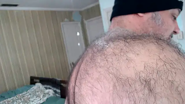 Snapshot of bullmusclejoe chatting on January 11, 4:12 pm bullmusclejoe online show from January 11, 4:12 pm