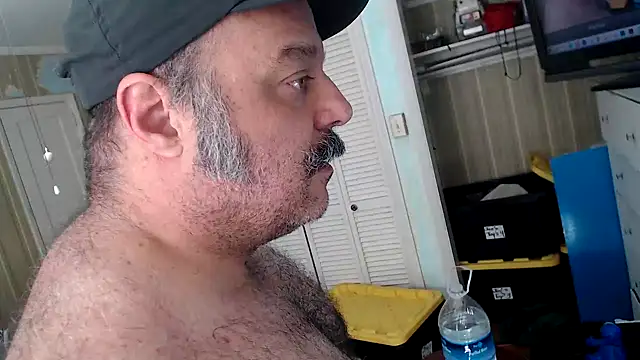 Snapshot of bullmusclejoe chatting on April 17, 10:13 pm bullmusclejoe online show from April 17, 10:13 pm