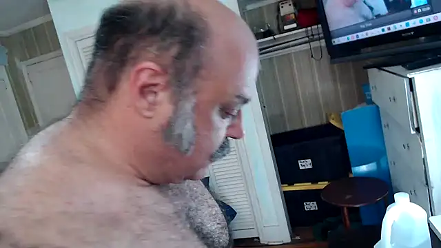 Snapshot of bullmusclejoe chatting on April 21, 2:51 am bullmusclejoe online show from April 21, 2:51 am