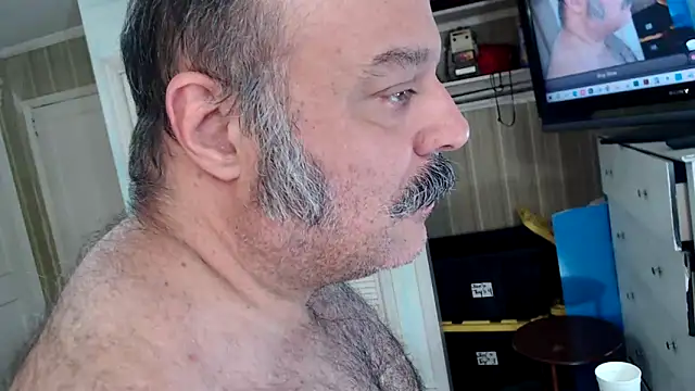 Snapshot of bullmusclejoe chatting on April 23, 10:34 pm bullmusclejoe online show from April 23, 10:34 pm