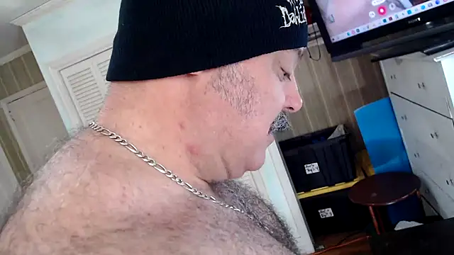 Snapshot of bullmusclejoe chatting on May 7, 3:17 pm bullmusclejoe online show from May 7, 3:17 pm