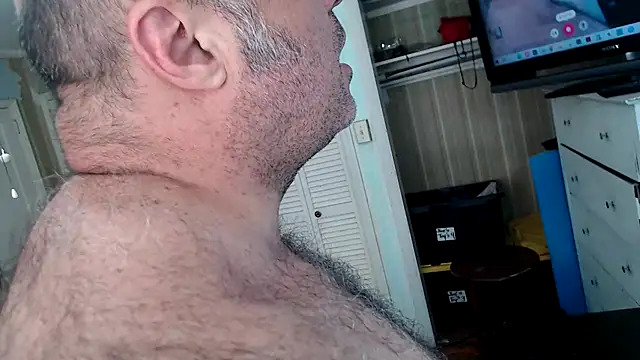 Snapshot of bullmusclejoe chatting on May 18, 10:48 pm bullmusclejoe online show from May 18, 10:48 pm