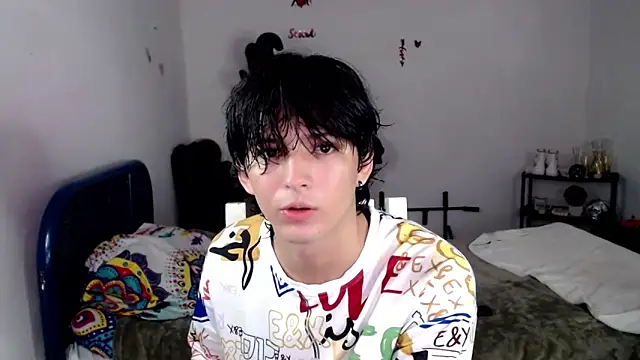 Snapshot of big_lunatic chatting on October 31, 3:29 am big lunatic online show from October 31, 3:29 am