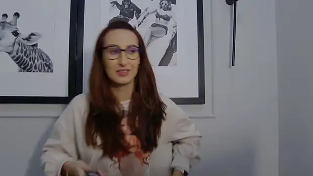 Snapshot of LysAd chatting on February 8, 5:05 pm LysAd online show from February 8, 5:05 pm