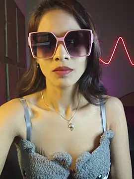 Snapshot of royeoy22 chatting on May 13, 8:34 am royeoy22 online show from May 13, 8:34 am