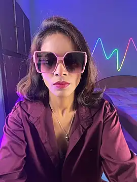 royeoy22 online show from June 28, 5:35 am