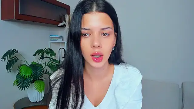 Snapshot of JoCauterucci chatting on October 17, 7:00 am JoCauterucci online show from October 17, 7:00 am