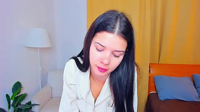 Snapshot of JoCauterucci chatting on October 25, 6:43 am JoCauterucci online show from October 25, 6:43 am