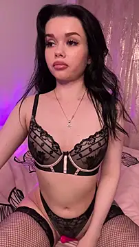 Snapshot of Luxuryy_baby chatting on February 27, 6:19 pm Luxuryy baby online show from February 27, 6:19 pm