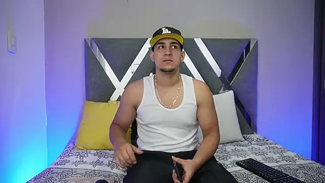 massimo vidal  online show from October 11, 2:55 am