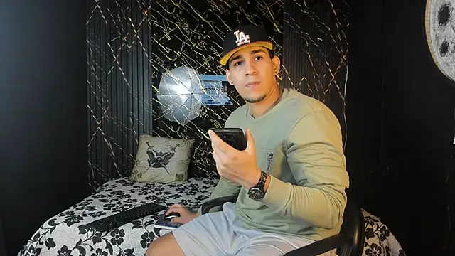 massimo vidal  online show from February 10, 1:48 pm