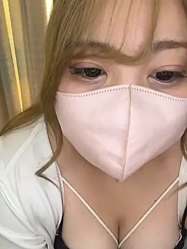 Snapshot of Chua-chan chatting on October 1, 6:19 am Chua-chan online show from October 1, 6:19 am
