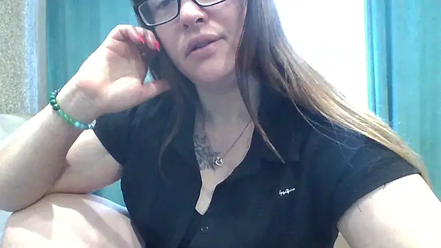 Snapshot of karina160000 chatting on January 8, 6:16 am karina160000 online show from January 8, 6:16 am