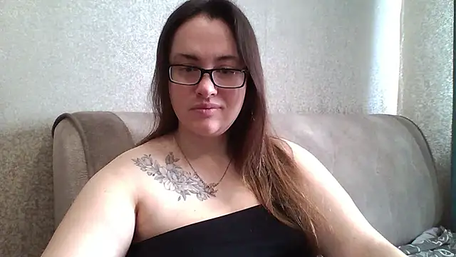 Snapshot of karina160000 chatting on January 11, 8:19 am karina160000 online show from January 11, 8:19 am