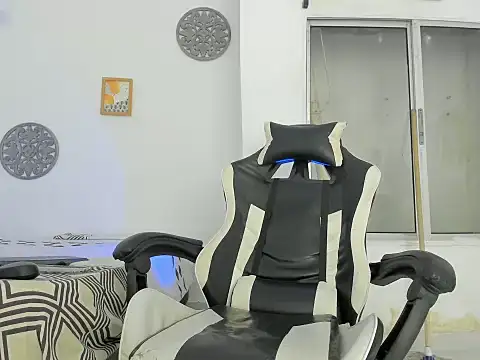 Snapshot of Jax_Maliq chatting on September 23, 4:15 am Jax Maliq online show from September 23, 4:15 am