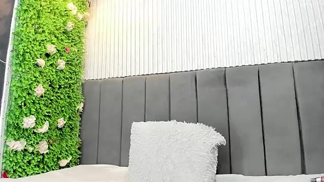 Skarlett hot  online show from January 8, 9:50 pm