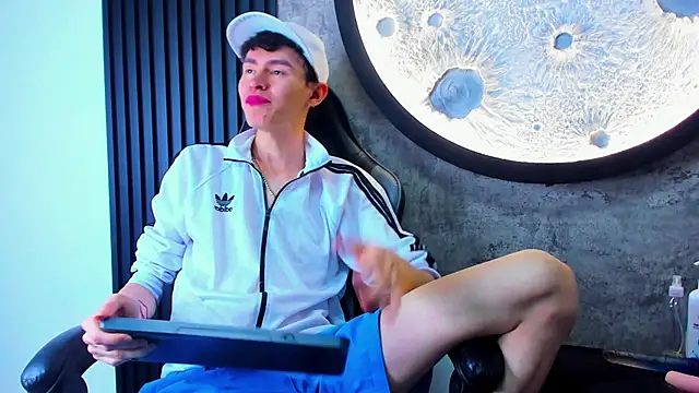 Snapshot of Deivid_oficial20 chatting on October 8, 7:33 pm Deivid oficial20 online show from October 8, 7:33 pm