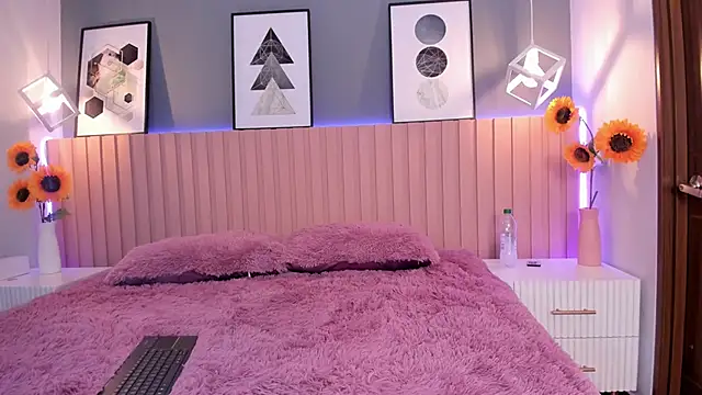 Snapshot of Nina_Ford chatting on October 10, 3:27 am Nina Ford online show from October 10, 3:27 am