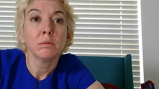 averysage333 online show from September 18, 5:37 pm