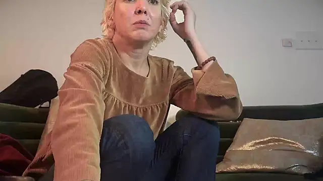 averysage333 online show from September 19, 3:45 pm
