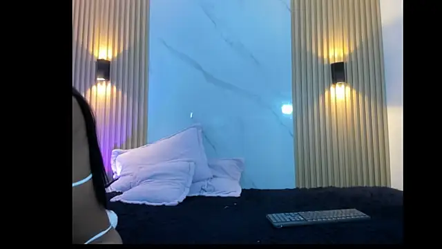 Valentinaliux  online show from October 14, 9:26 pm