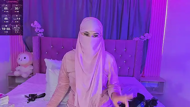 Nayla-Mouna online show from May 4, 7:32 pm