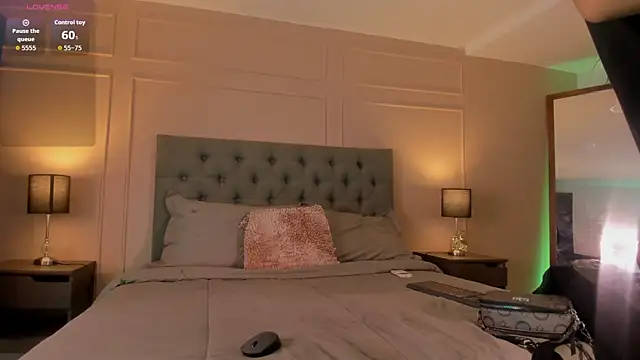 ALICESANDOVAL online show from October 27, 11:25 am