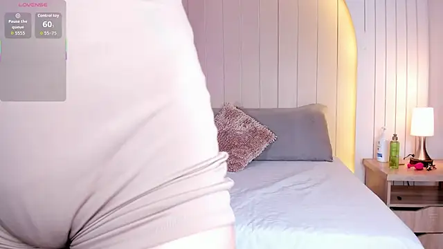 ALICESANDOVAL online show from March 11, 11:49 am