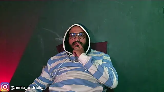  leda swan  online show from November 8, 1:00 pm