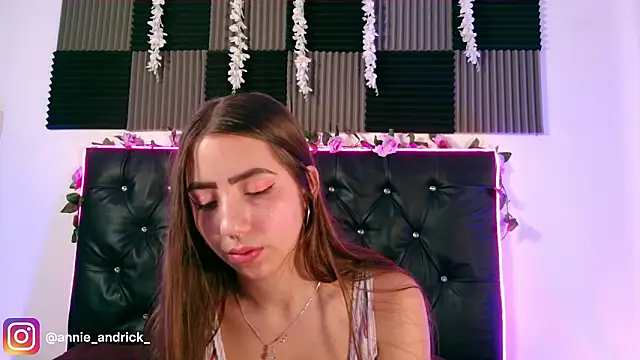  leda swan  online show from March 12, 1:17 pm