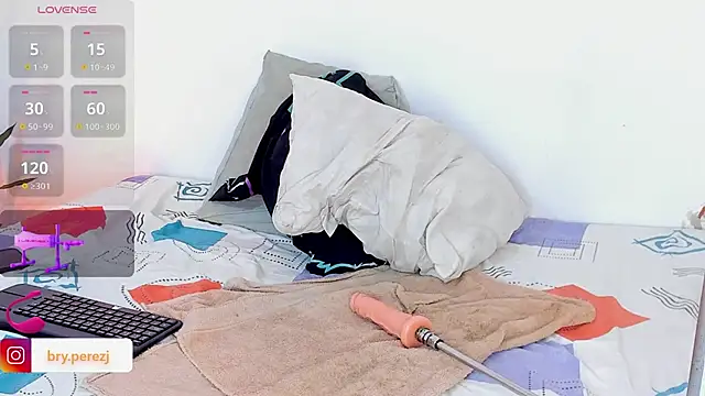 Snapshot of bryXonStorm chatting on October 5, 2:10 am bryXonStorm online show from October 5, 2:10 am