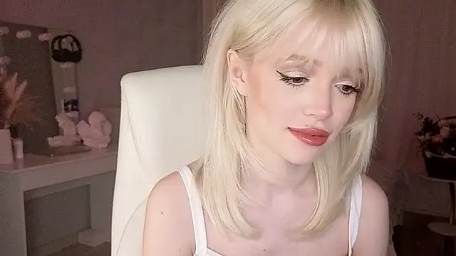 Snapshot of I_am_joss chatting on February 13, 12:28 am I am joss online show from February 13, 12:28 am