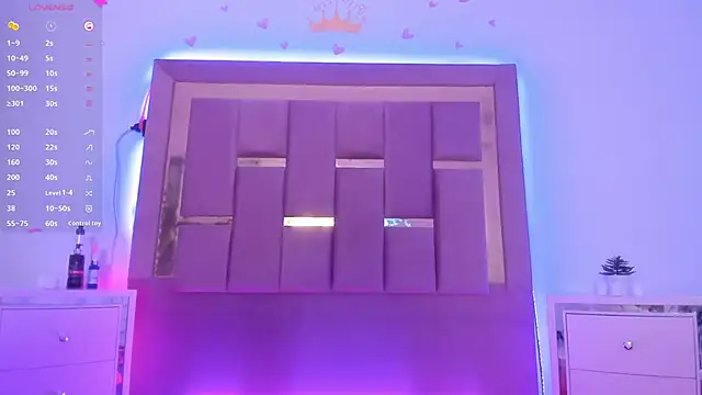 AikoSnow online show from September 18, 6:54 pm