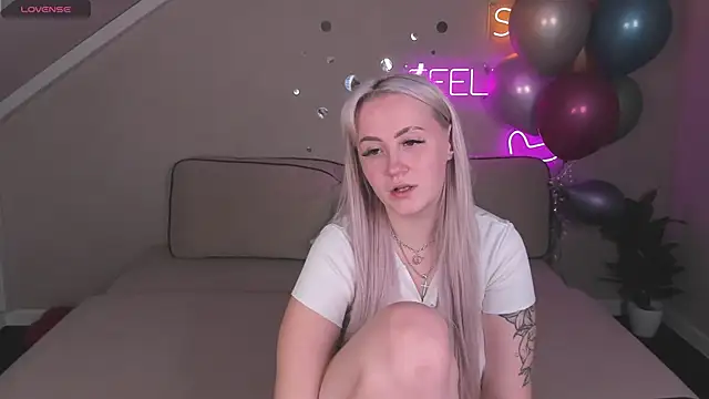 Joyce Howard online show from October 11, 2:15 pm