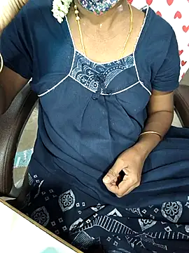 Snapshot of umashreetamil chatting on April 7, 12:44 am umashreetamil online show from April 7, 12:44 am