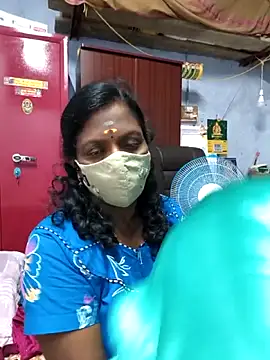 Snapshot of umashreetamil chatting on May 1, 4:17 am umashreetamil online show from May 1, 4:17 am