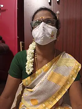 Snapshot of umashreetamil chatting on June 18, 4:55 pm umashreetamil online show from June 18, 4:55 pm