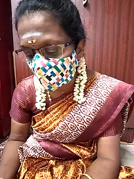 Snapshot of umashreetamil chatting on June 27, 3:06 pm umashreetamil online show from June 27, 3:06 pm