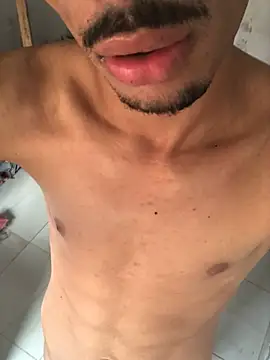 Snapshot of UsualSummer2 chatting on April 7, 2:17 pm UsualSummer2 online show from April 7, 2:17 pm