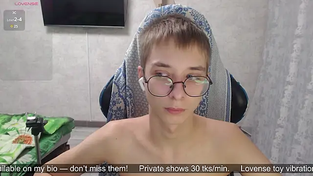 glasses cat online show from March 11, 6:36 pm