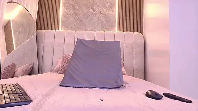 mia scot online show from November 27, 12:07 pm