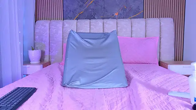 Snapshot of mia_scot chatting on March 19, 12:20 pm mia scot online show from March 19, 12:20 pm