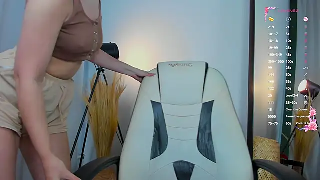 Lina Glow online show from September 27, 6:40 am