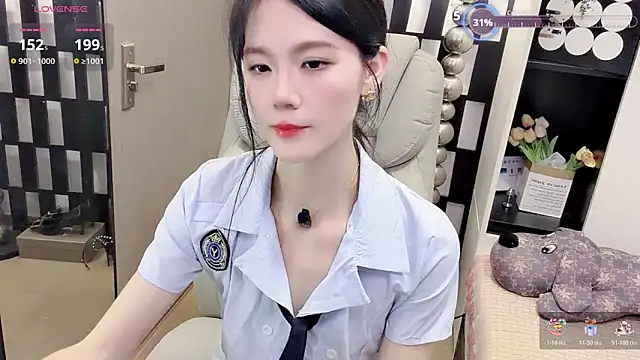 Yueyue-MM online show from May 6, 2:00 pm