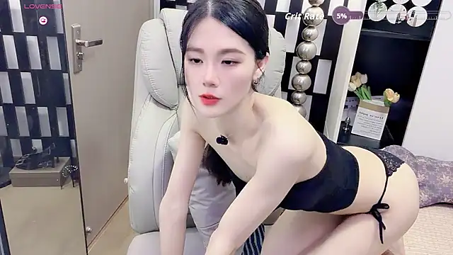 Snapshot of Yueyue-MM chatting on June 8, 1:33 pm Yueyue-MM online show from June 8, 1:33 pm